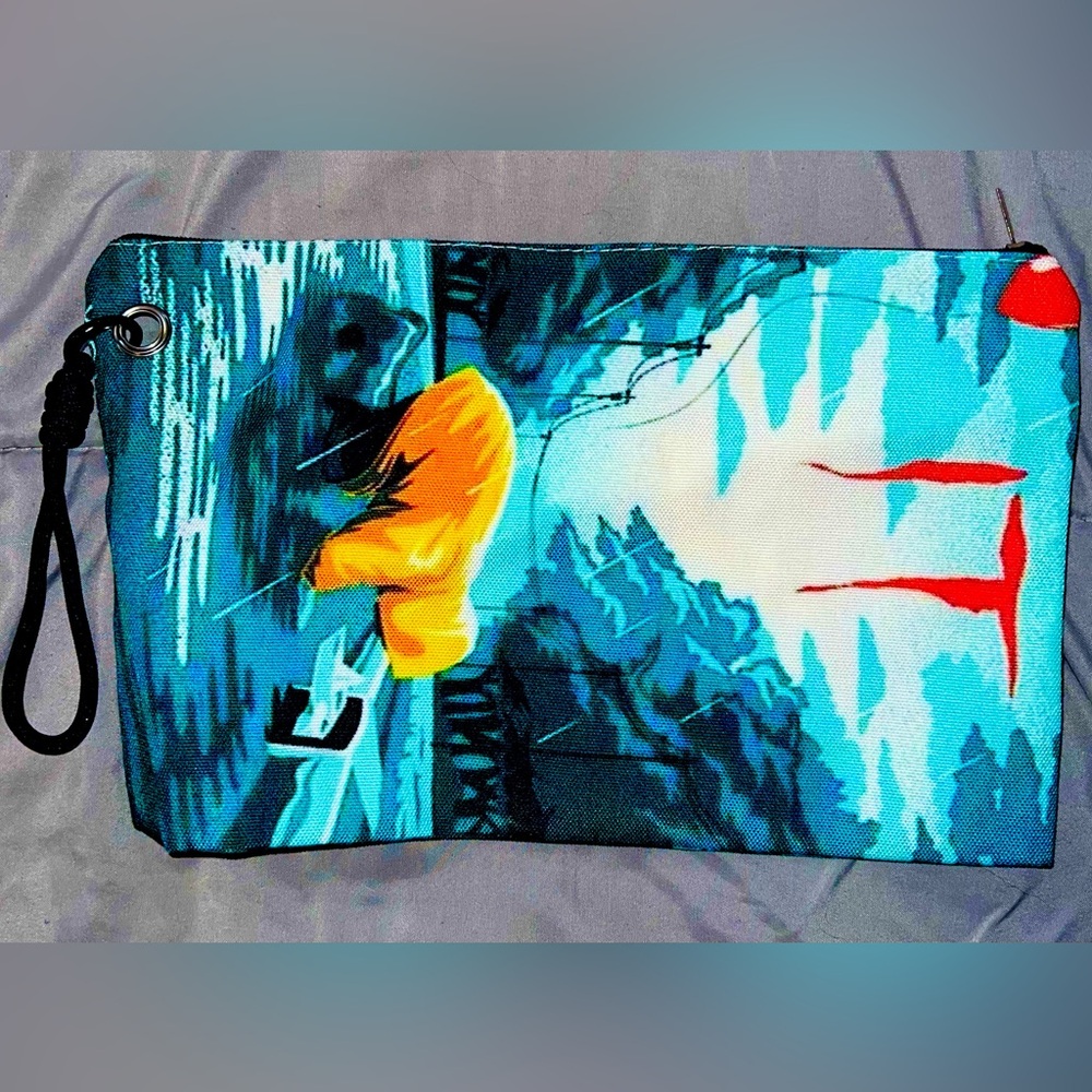 It movie wristlet